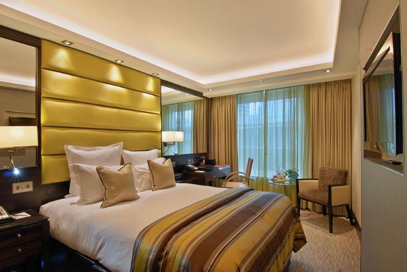 Montcalm Mayfair, Autograph Collection London Eksteriør billede A bedroom at the InterContinental London The O2