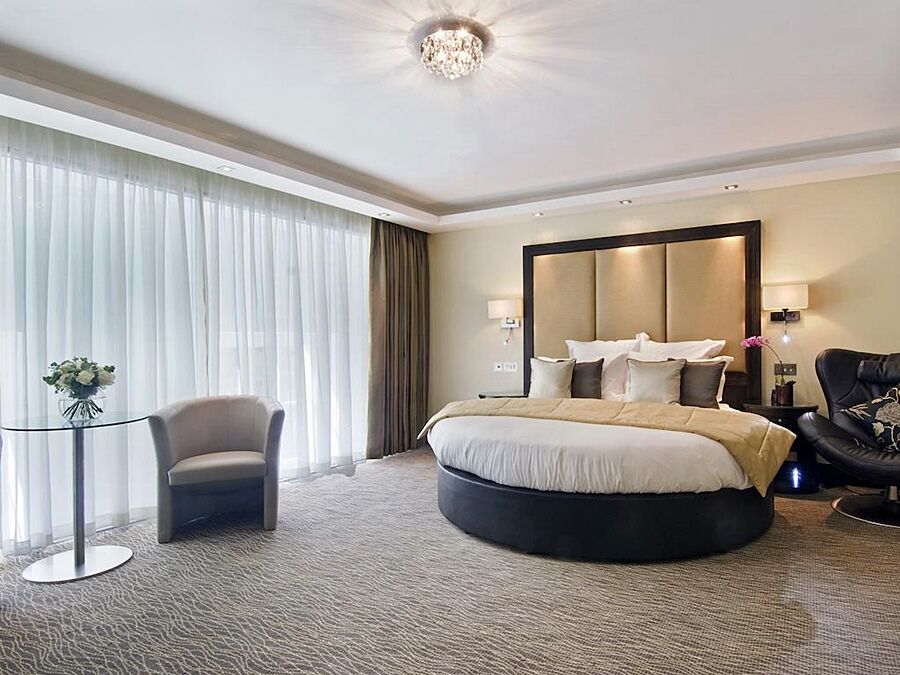 Montcalm Mayfair, Autograph Collection London Eksteriør billede A bedroom at the hotel