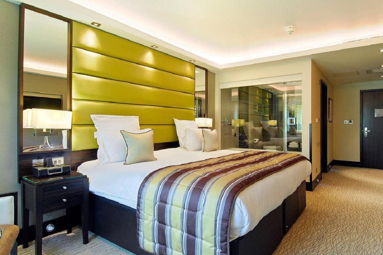 Montcalm Mayfair, Autograph Collection London Eksteriør billede A bedroom at the InterContinental London The O2